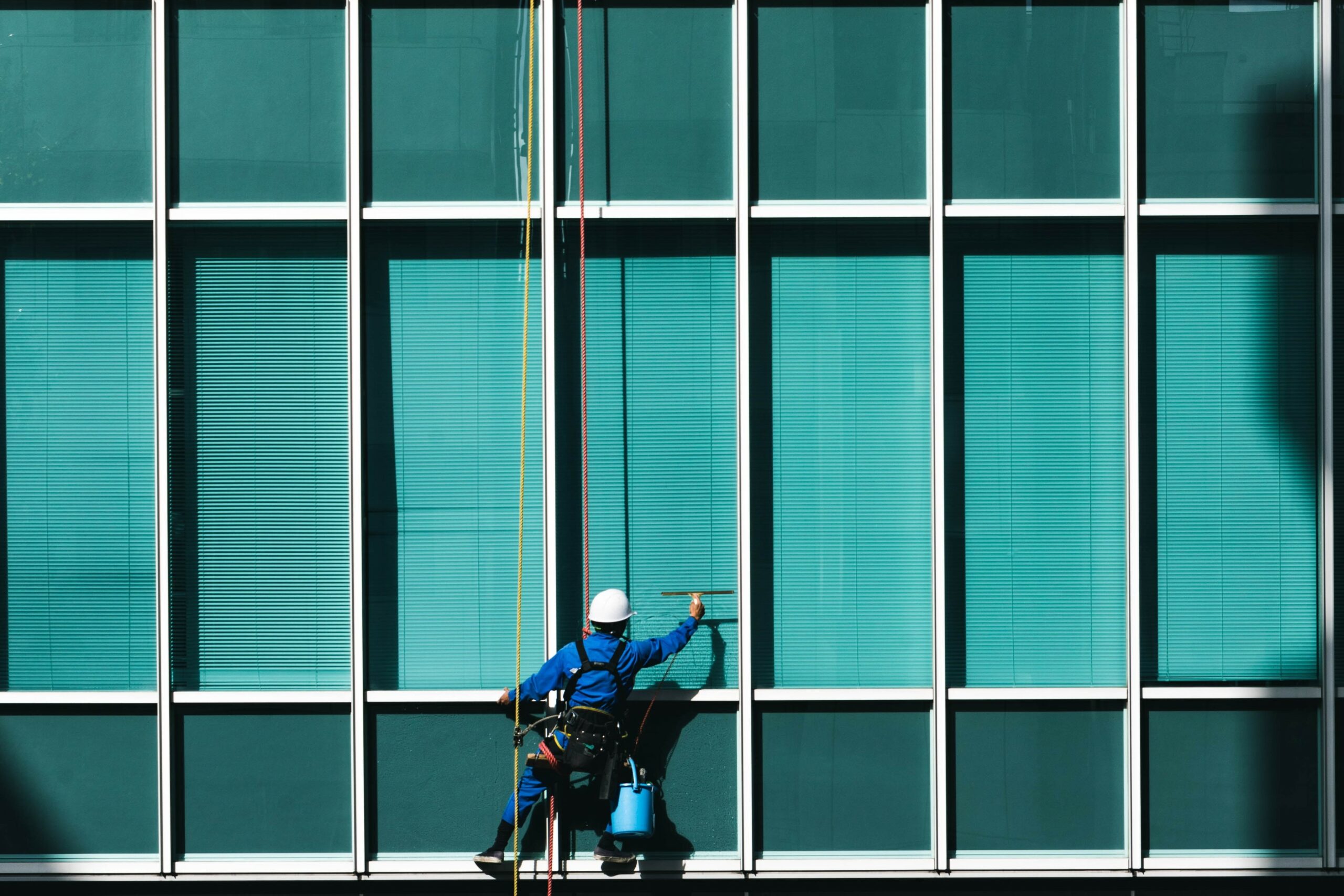 Výškové mytí oken úklidové služby